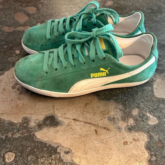 Super cute, green suede, Retro Pumas, size 6.5 - Picture 1 of 4